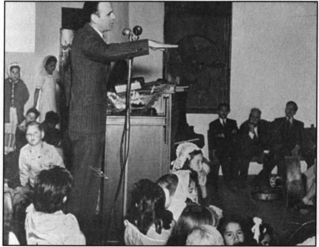 Thi hành chức vụ trong một Hội Thánh nói tiếng Tây Ban Nha, Phoenix, Arizona, 1947