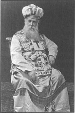 John Alexander Dowie, Tổng Giám Mục của Si‐ôn trong áo choàng thầy tế lễ cả.
